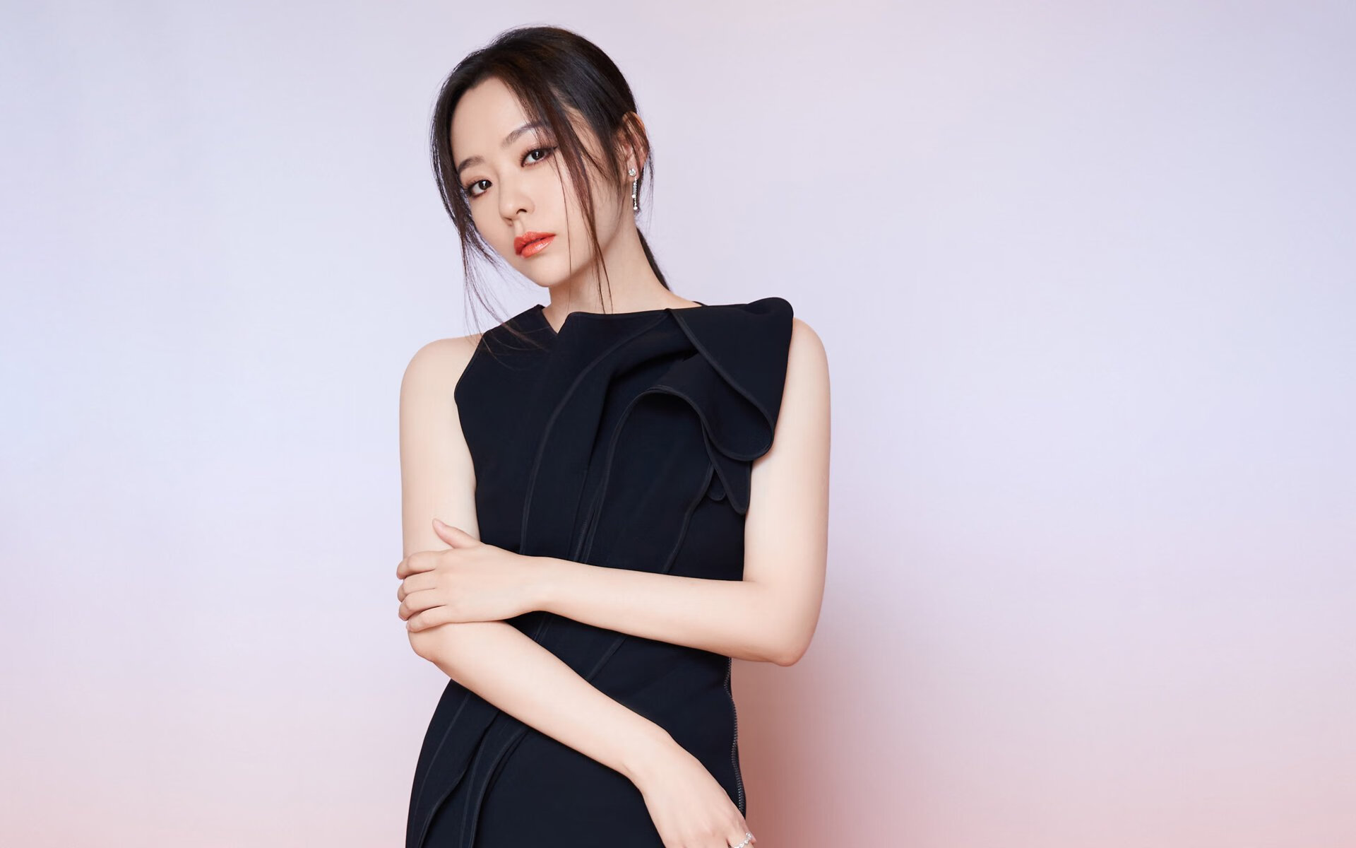 FB体育app下载-“德甲赛场火光四溅，领跑球队压力持续升高”，德甲全程