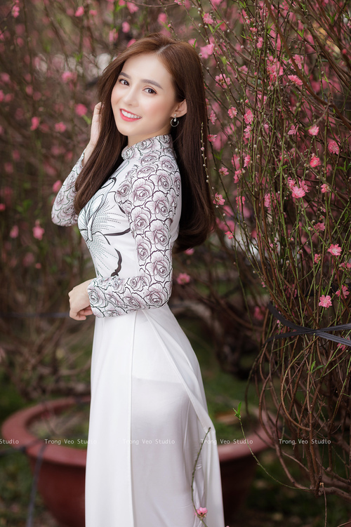 FB体育官网-掘金大胜雷霆，常规赛巅峰对决中约基奇三分雨不断，掘金险胜马刺 约基奇三双