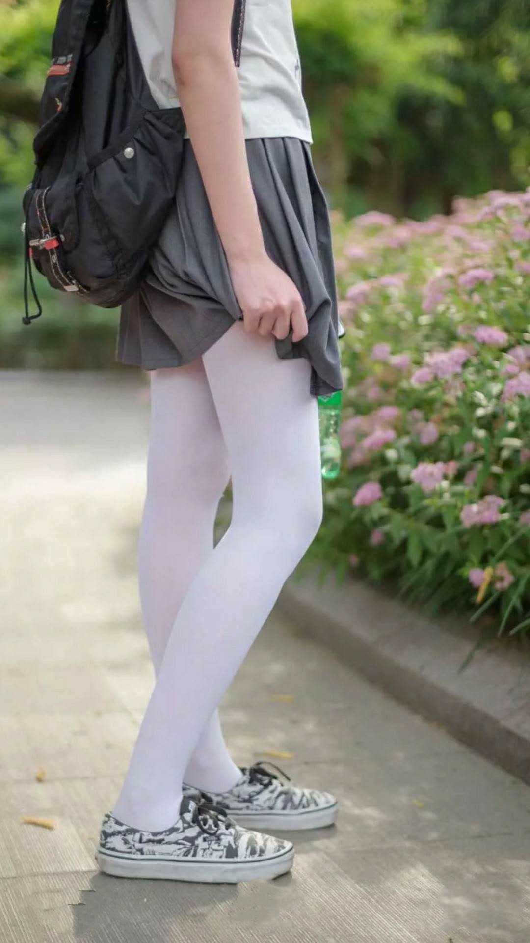 FB体育官网-掘金大胜雷霆,常规赛巅峰对决中约基奇三分雨不断,掘金险胜马刺 约基奇三双