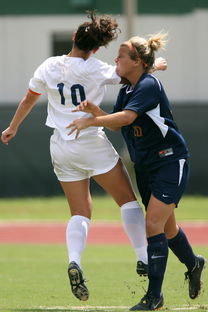 FB体育入口-环球足球：不同大陆足球文化的碰撞，环球足球鞋