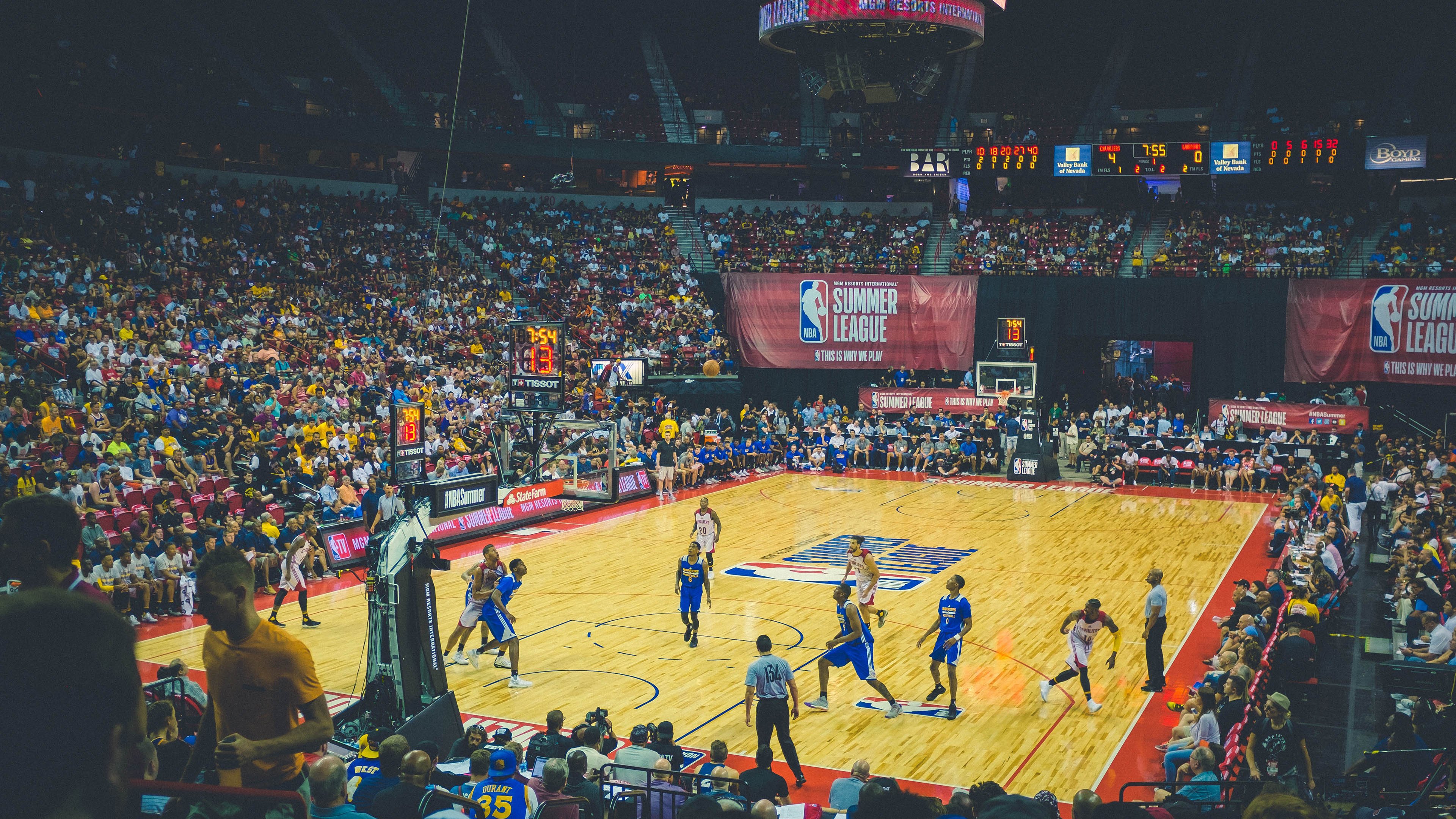 詹姆斯连续三场得分突破30+，季后赛状态火热，詹姆斯连续进入季后赛